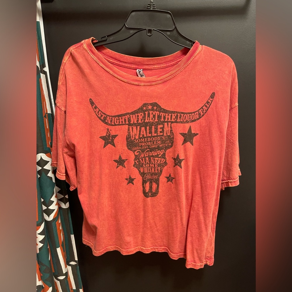 Morgan Wallen Slightly cropped tee!
